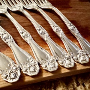American Beauty Rose Dinner Forks – Set of 6 – International Silver (1909) Bild 4