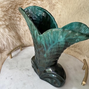 Blue Mountain Pottery Leaf Vase – 8.5” Tall – BMP Canada Green Drip Glaze bild 6