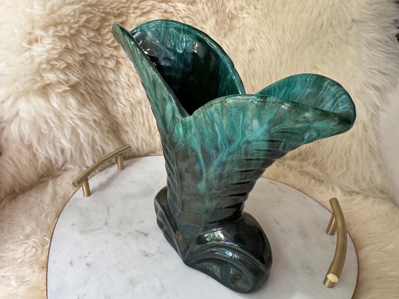Blue Mountain Pottery Leaf Vase – 8.5” Tall – BMP Canada Green Drip Glaze bild 6