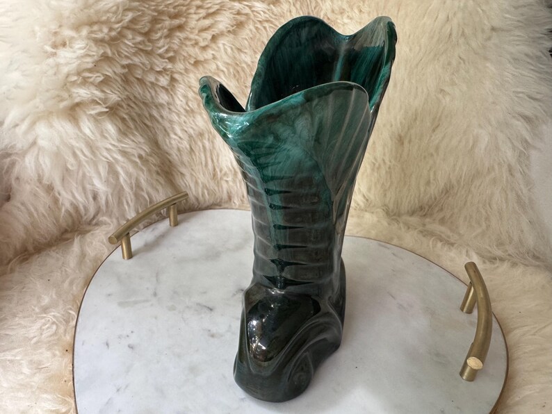 Blue Mountain Pottery Leaf Vase – 8.5” Tall – BMP Canada Green Drip Glaze bild 4