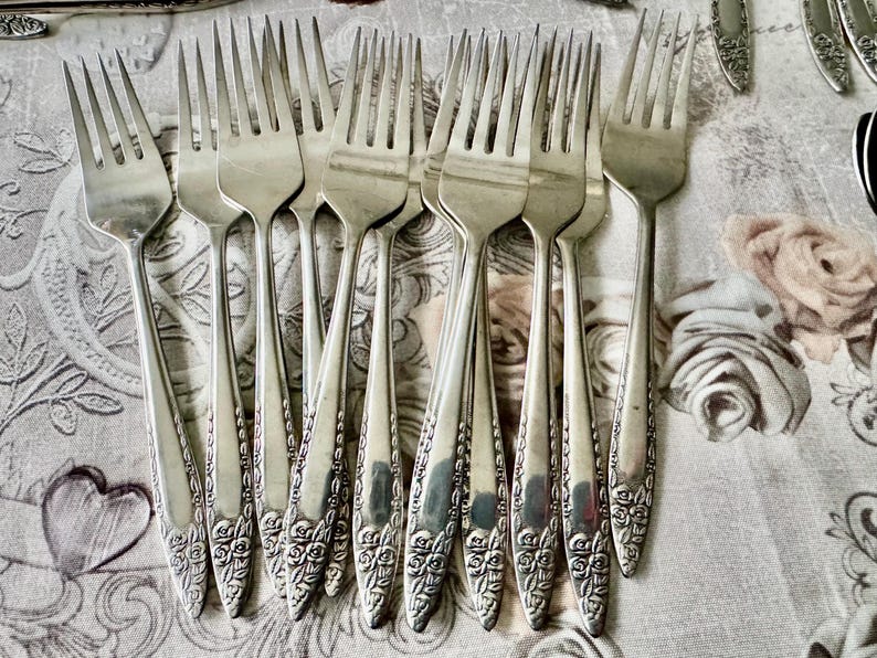Vintage NASCO “Mariana / Jasmin” Stainless Flatware Collection – Floral Roses Pattern Korea bild 3