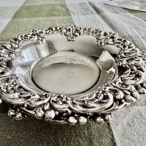 Vintage Viking Plate Silverplated Nut Dish – Rococo Revival Jewelry Tray — Small Round Silver Trays image 4