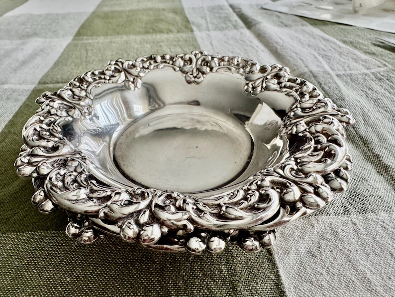 Vintage Viking Plate Silverplated Nut Dish – Rococo Revival Jewelry Tray — Small Round Silver Trays image 4