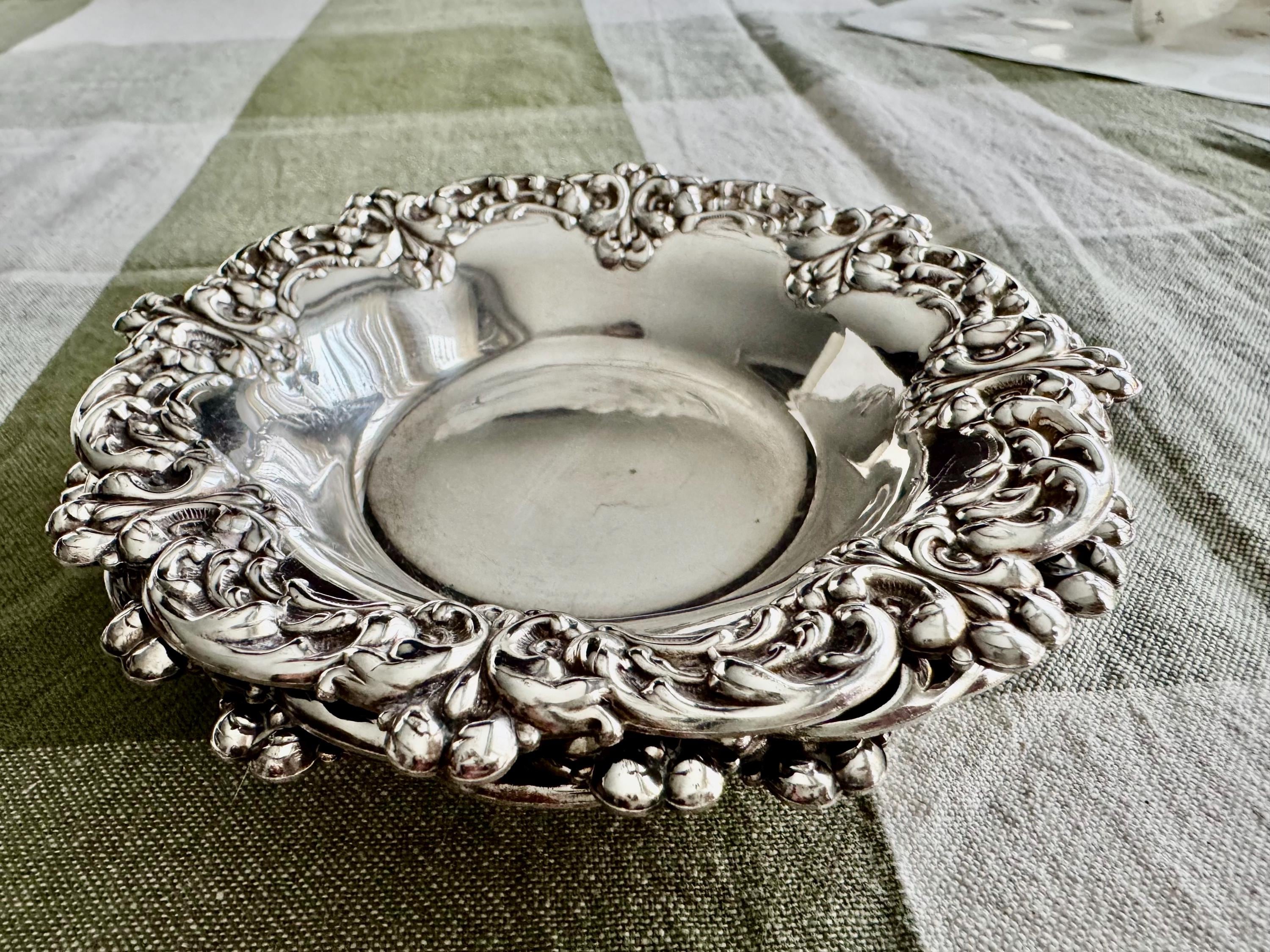 Vintage Viking Plate Silverplated Nut Dish – Rococo Revival Jewelry Tray — Small Round Silver Trays