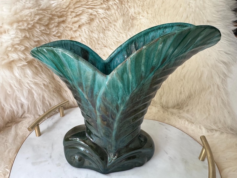 Blue Mountain Pottery Leaf Vase – 8.5” Tall – BMP Canada Green Drip Glaze bild 1