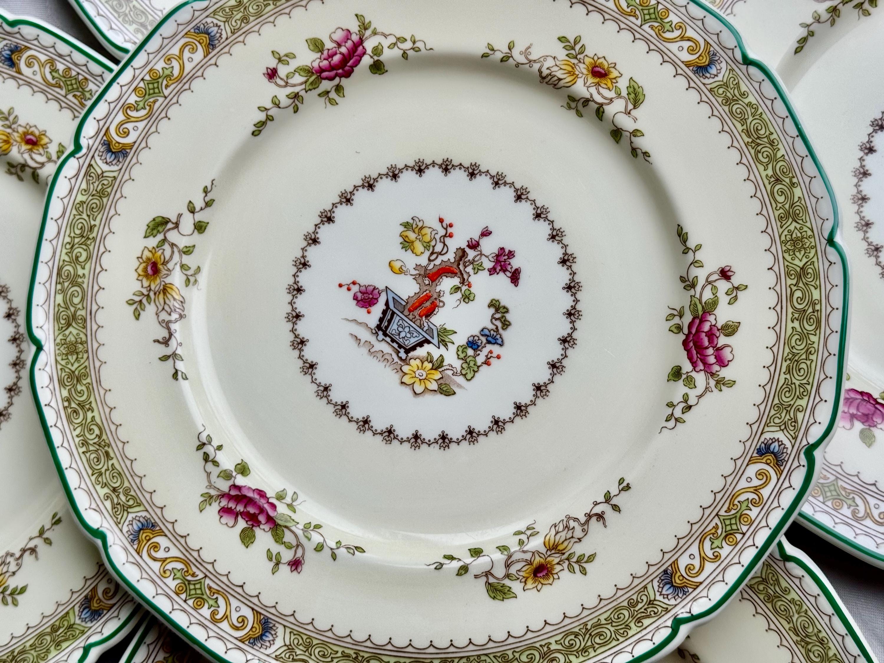 Vintage Royal Doulton “Lillian” Scalloped Dinner Plates 10.5” – Green Rim – 5 Plates Available