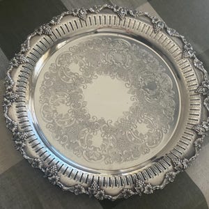 Fancy & Ornate Large Vintage Silver Plate Covered Dish with Glass Insert, Sheffield Reproduction immagine 7