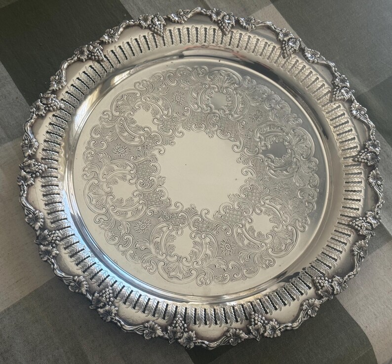 Fancy & Ornate Large Vintage Silver Plate Covered Dish with Glass Insert, Sheffield Reproduction immagine 7