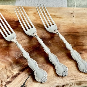 Fourchette de table vintage Birks en argent massif « Pompadour », 18 cm – Vendue à l'unité image 1