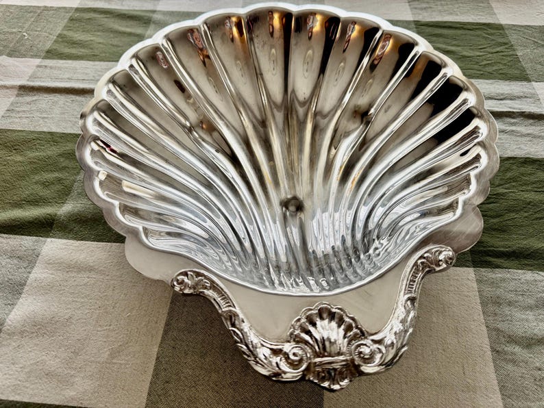 Vintage Grand 16″ Silverplate Shell Hostess Centerpiece Tray with Ornate Handle – Made in USA image 8