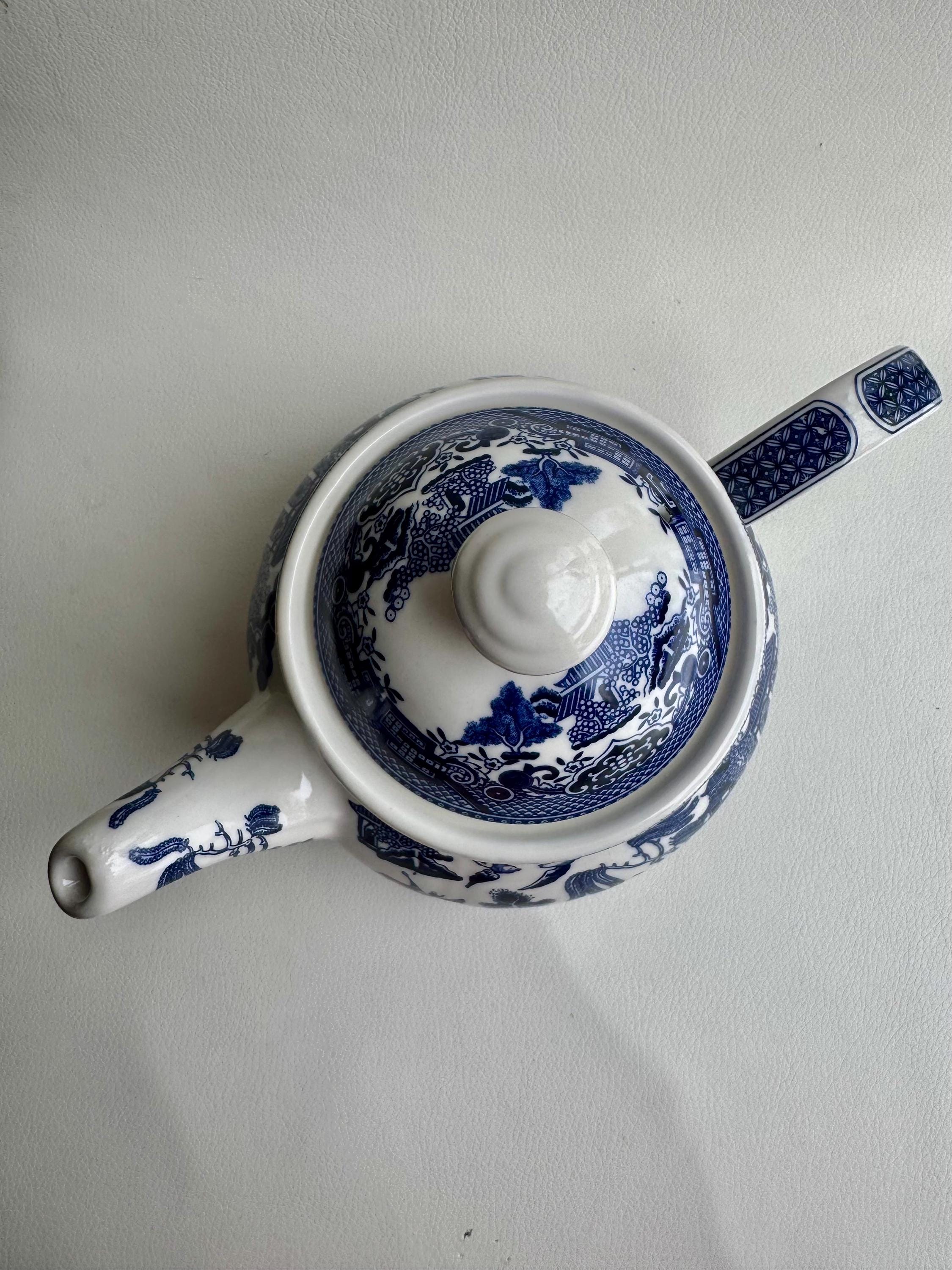 NEW English Queen’s Blue Willow Teapot with Lid - by Churchill England
