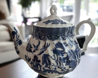 NEW English Queen’s Blue Willow Teapot with Lid - by Churchill England