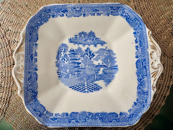 Antique Edwards & Brown Blue Willow Handled Serving Plate – Made in England (1874-1932)