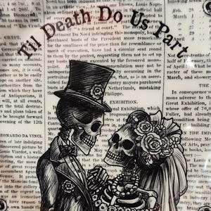 K&ouml;nnte beinhalten: Schwarz-wei&szlig;-Illustration eines Skelett-Paares in Hochzeitskleidung. Das Bild ist &uuml;ber einem Vintage-Zeitungsartikel mit dem Text "Til Death Do Us Part" gelegt.