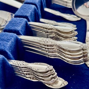Victorian Rose Silverplate Flatware Set: 53-Piece Service for 8 Bild 10