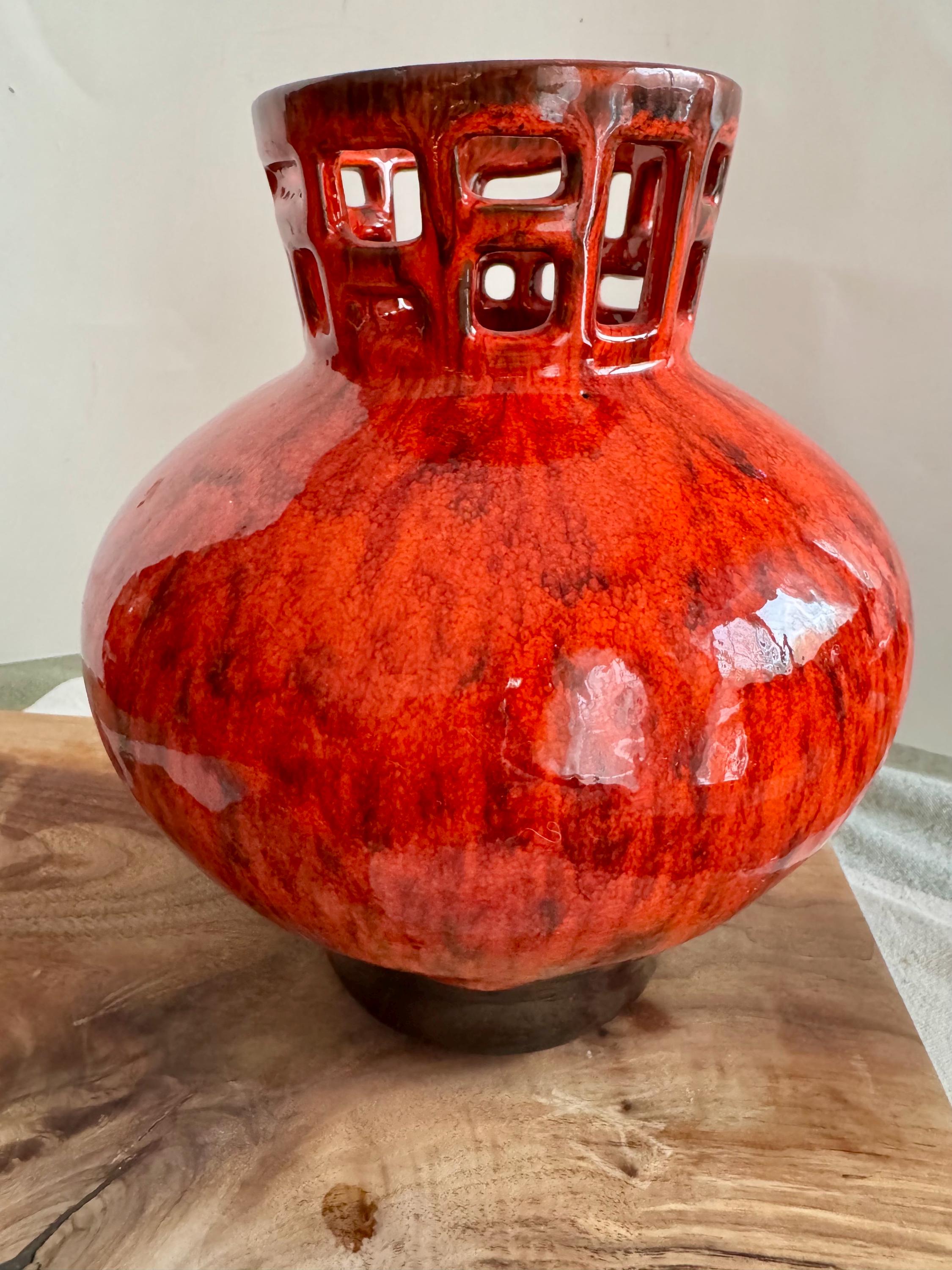 Vintage Evangeline Pottery Lava Glaze Vase 8.5" – Canadian MCM Decor