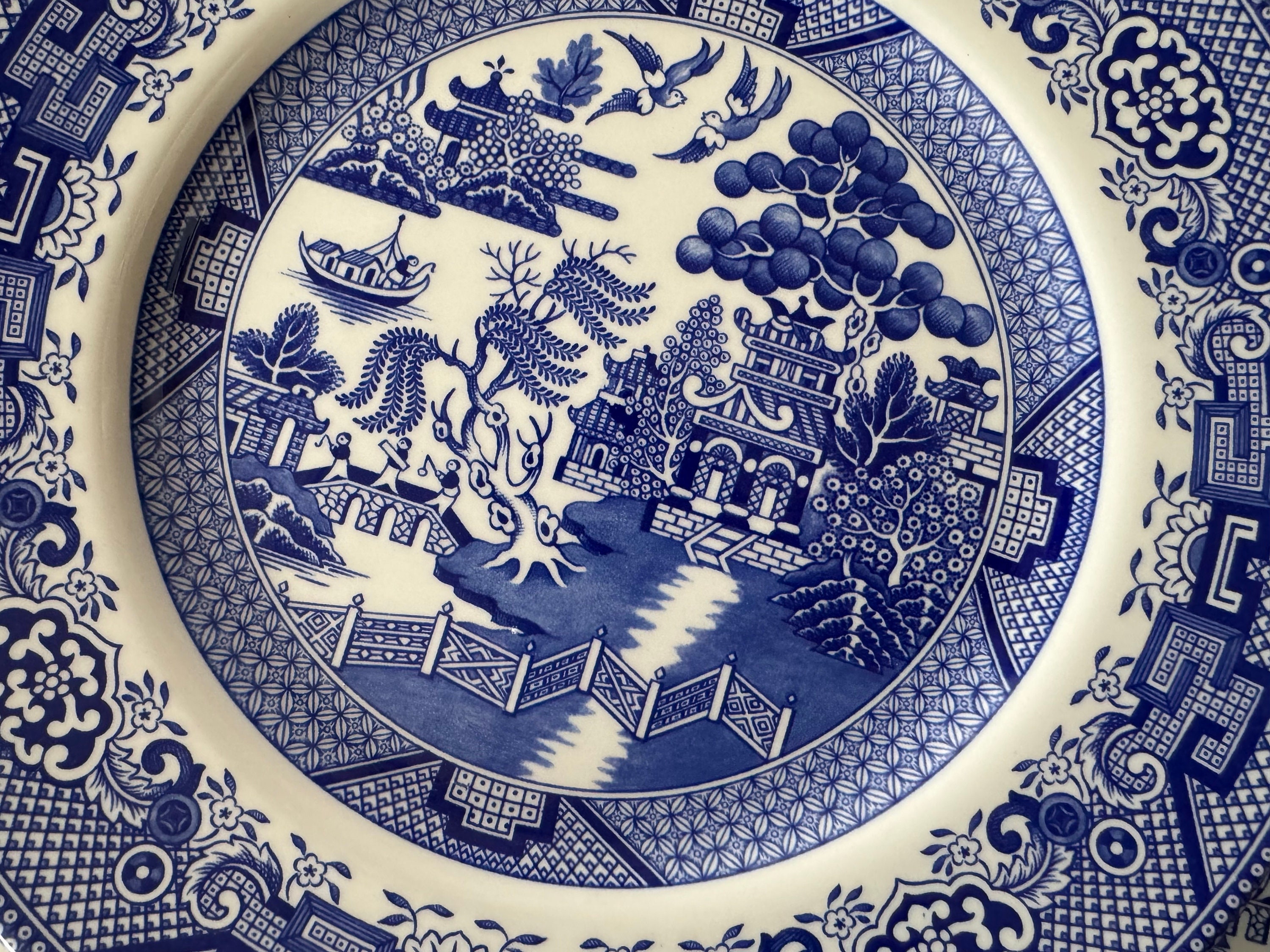Royal Stafford Blue Willow Dinner Plates 10.75” — Made in England