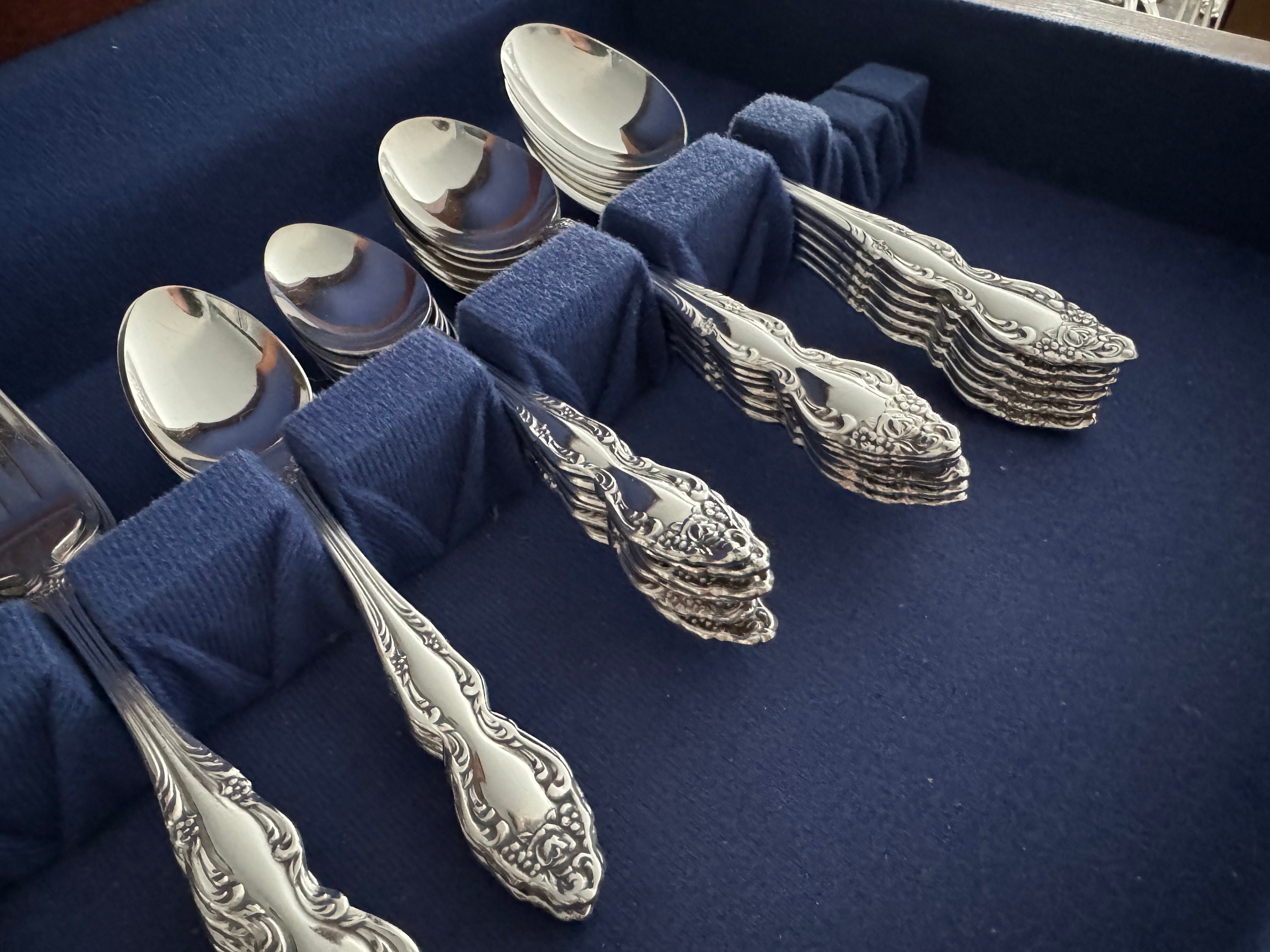 Vintage 1881 Rogers Oneida Ltd “Baroque Rose” 1967 Complete Silver Plated Silverware Set for 8 or 12 Persons