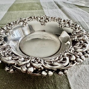 Vintage Viking Plate Silverplated Nut Dish – Rococo Revival Jewelry Tray — Small Round Silver Trays image 2