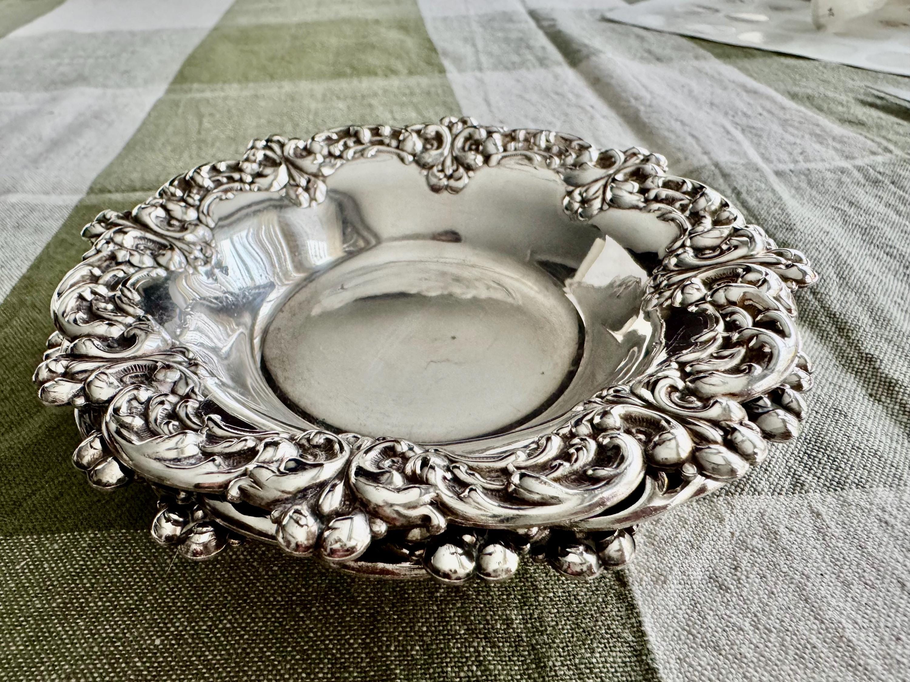 Vintage Viking Plate Silverplated Nut Dish – Rococo Revival Jewelry Tray — Small Round Silver Trays