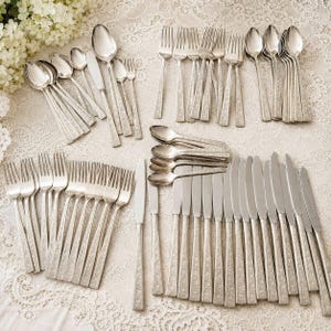 1847 Rogers Bros. Silver Lace 1968 Silverplate Flatware Set — Service For 12 — 76 Pieces bild 1
