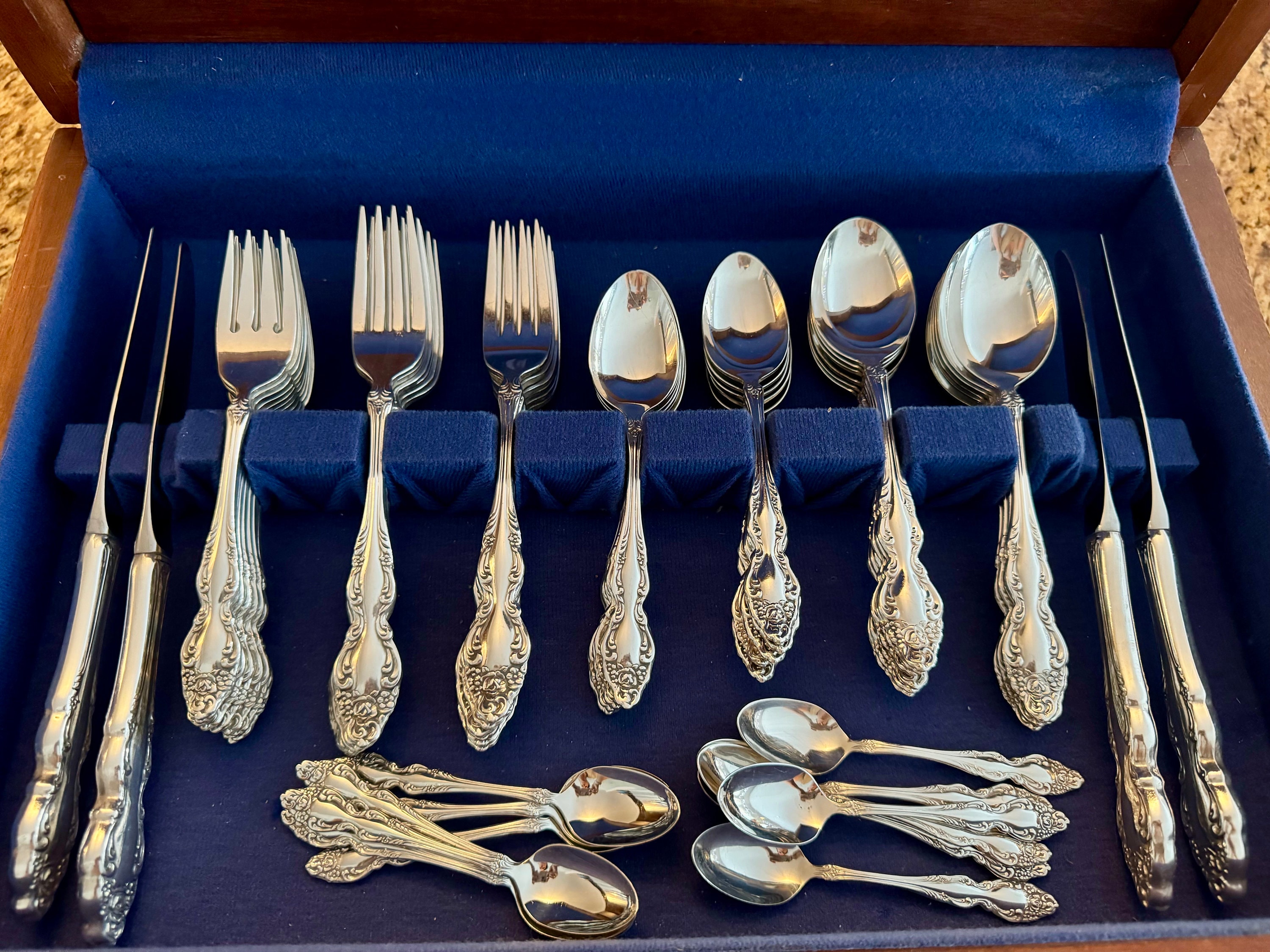 Vintage 1881 Rogers Oneida Ltd “baroque Rose” 1967 Complete Silver