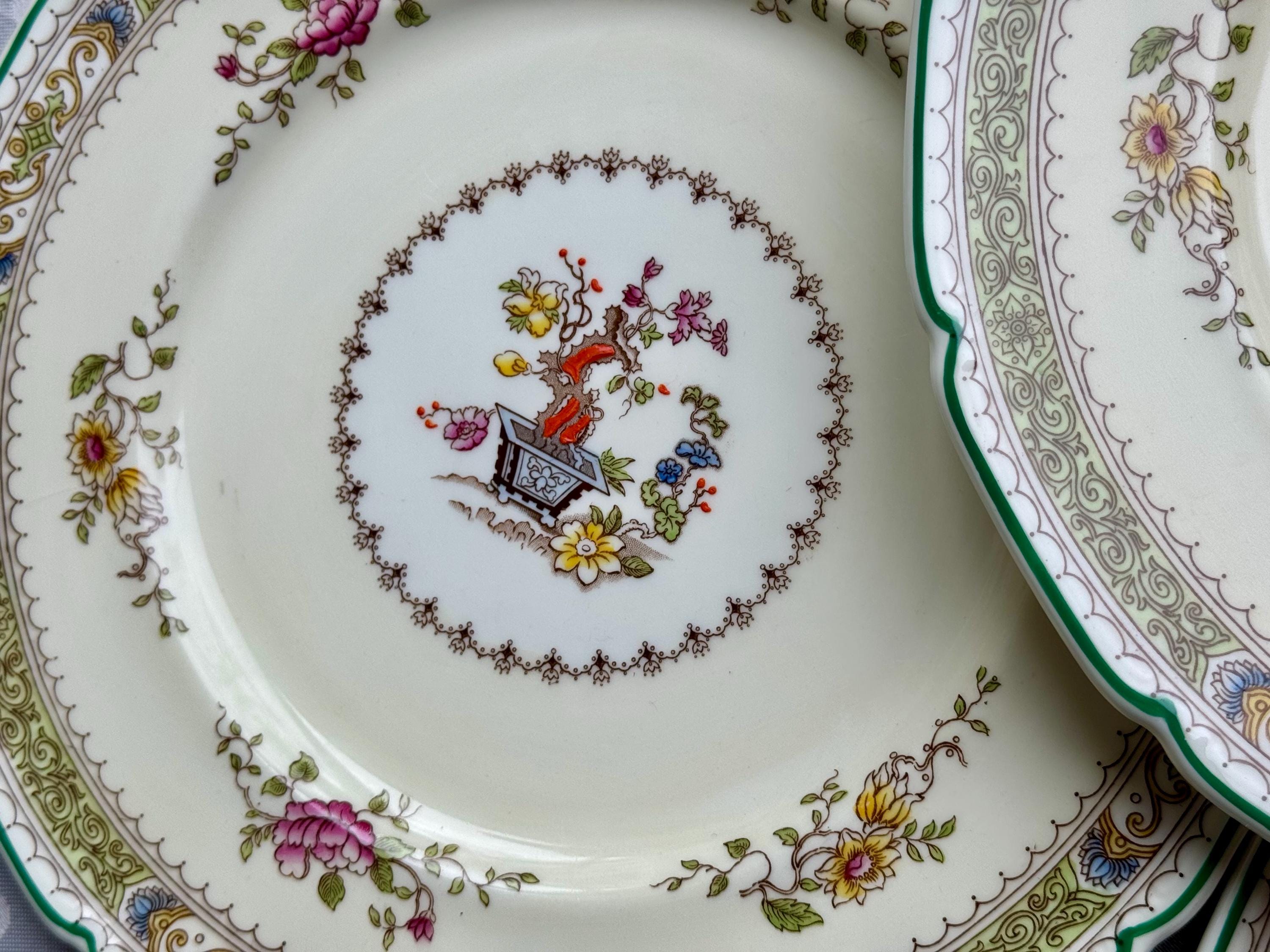 Vintage Royal Doulton “Lillian” Scalloped Dinner Plates 10.5” – Green Rim – 5 Plates Available