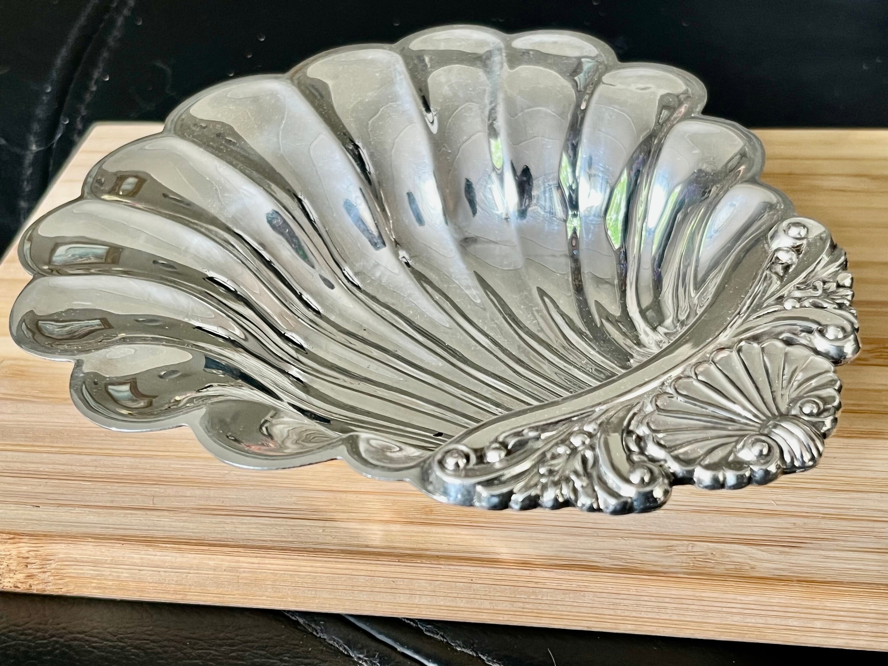 Vintage Grand 16″ Silverplate Shell Hostess Centerpiece Tray with Ornate Handle – Made in USA