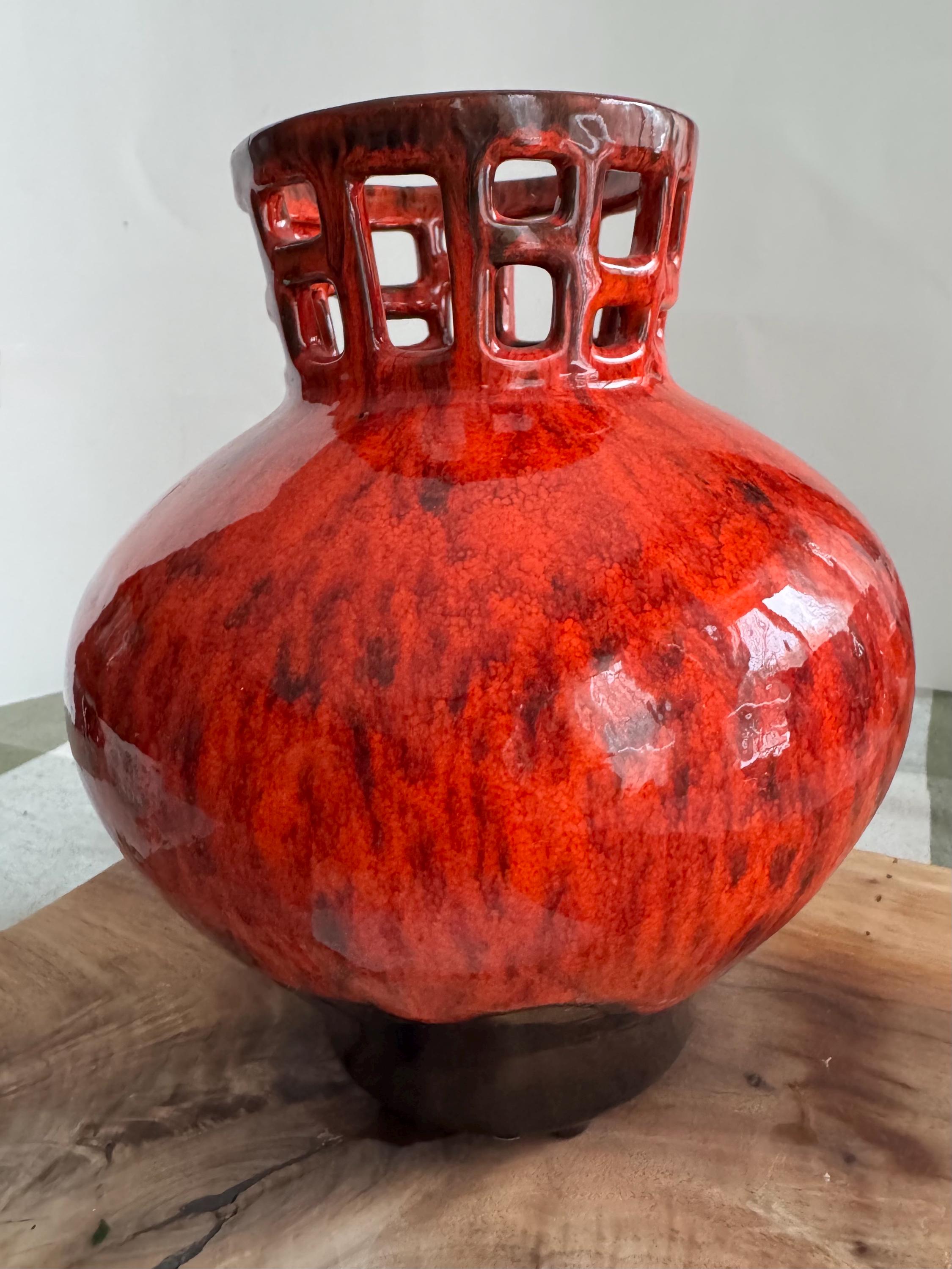 Vintage Evangeline Pottery Lava Glaze Vase 8.5" – Canadian MCM Decor