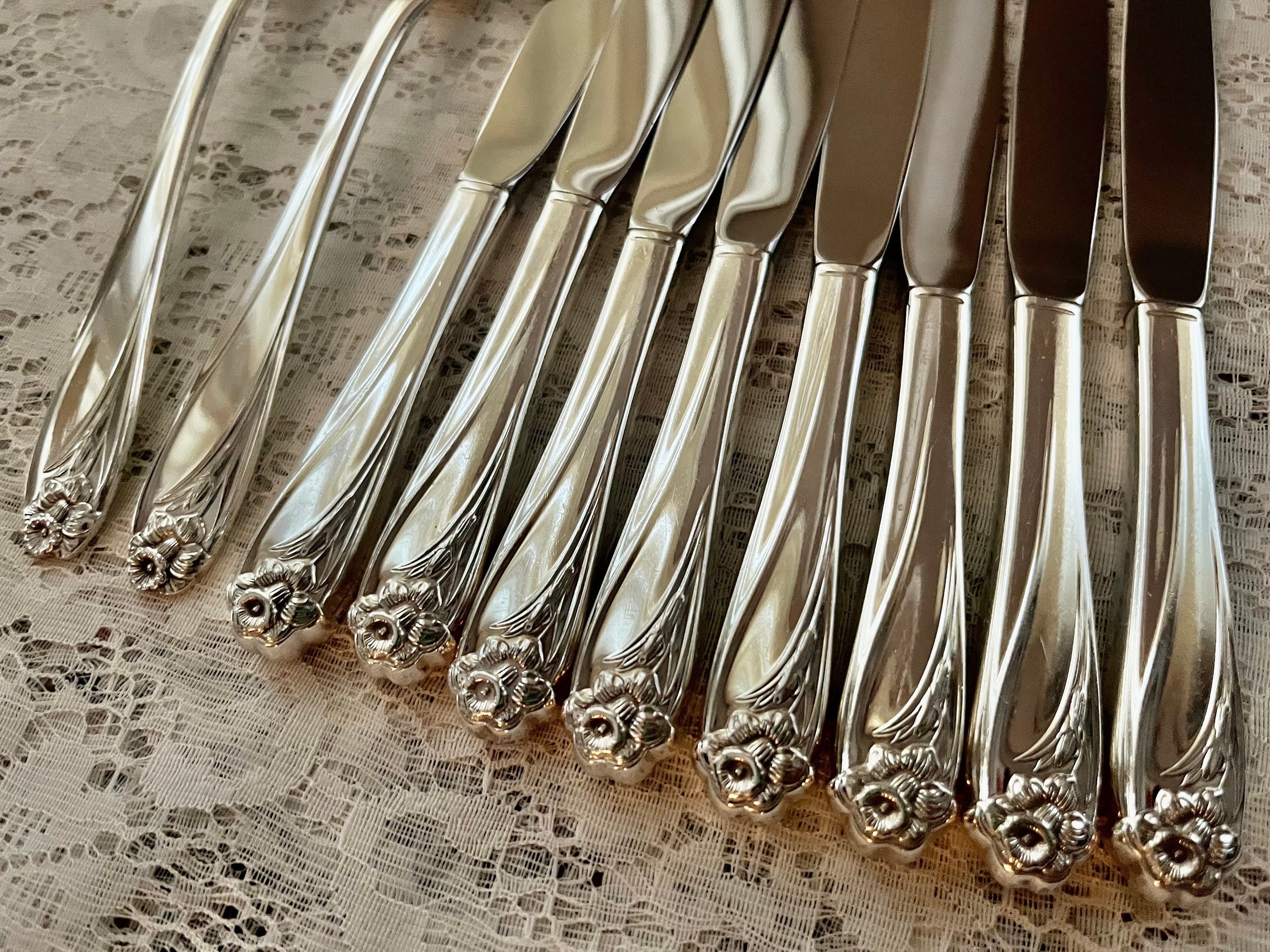 1847 Rogers Bros Daffodil Silver Plate Flatware Set for 12