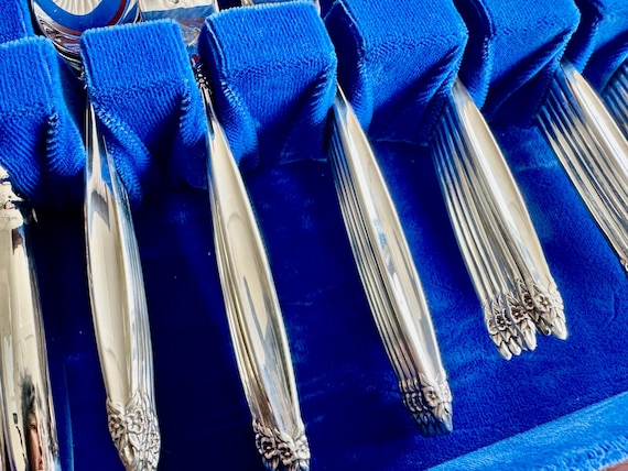 Complete Vintage 1847 Rogers Bros “garland” Silverware Set for 12