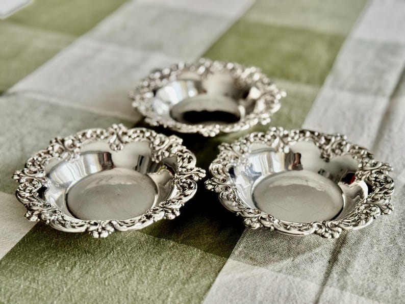 Vintage Viking Plate Silverplated Nut Dish – Rococo Revival Jewelry Tray — Small Round Silver Trays image 5