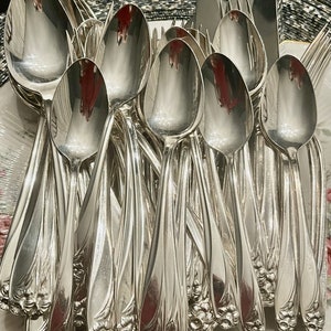 Vintage 1847 Rogers Bros “Daffodil” Silverplate Flatware — Custom Sets image 6