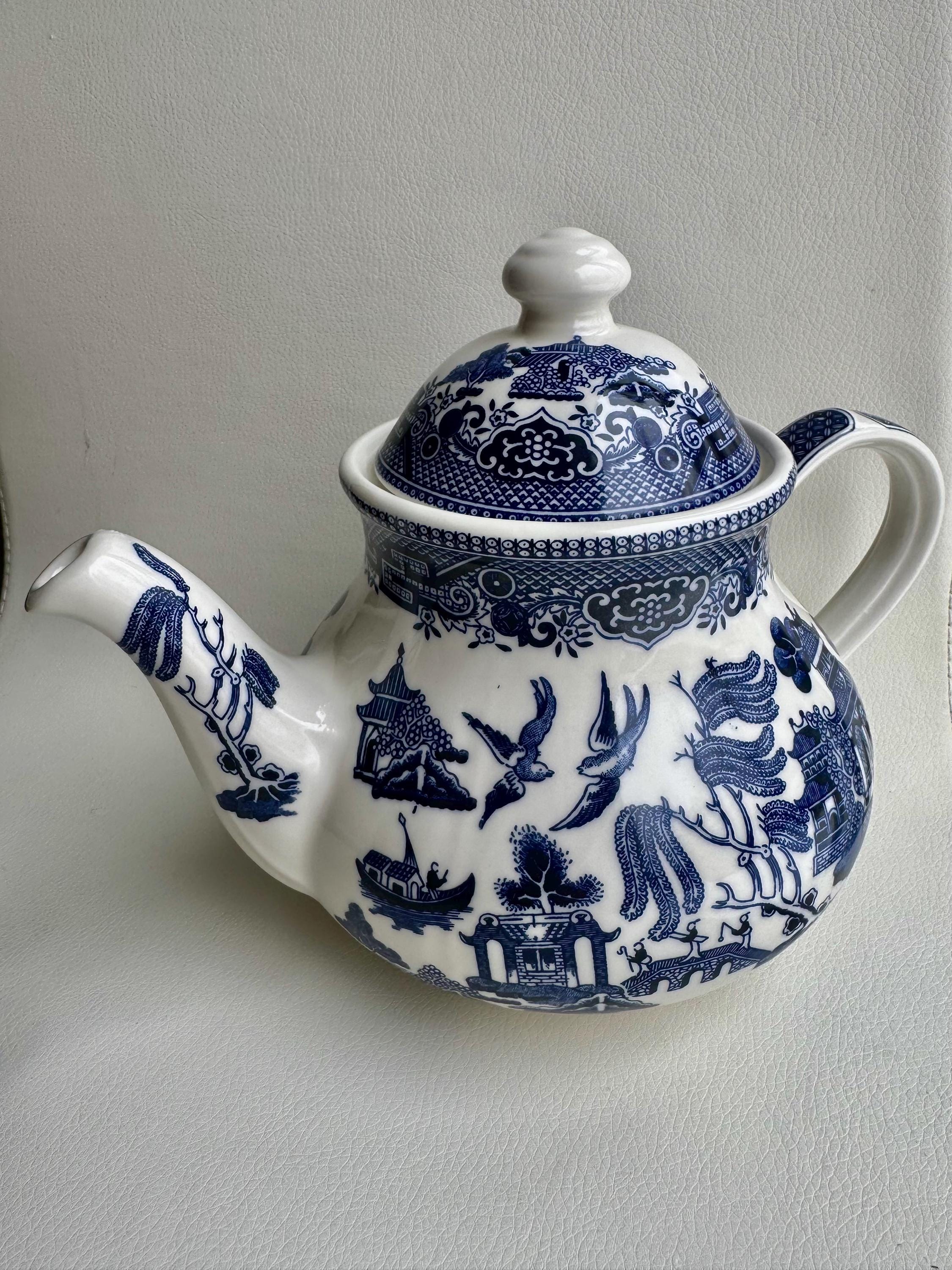 NEW English Queen’s Blue Willow Teapot with Lid - by Churchill England