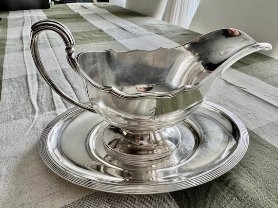 Vintage English Silverplate Gravy Boat & Underplate – Engraved P