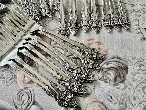 Vintage Oneida Community “Cherbourg” Stainless Flatware Set for 8 Persons – 40 Piece Set
