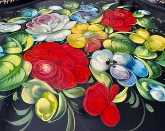 Bandeja floral soviética vintage pintada a mano, estilo Zhostovo, lacada en negro, arte popular de la URSS.