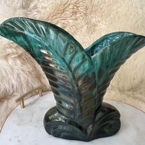 Blue Mountain Pottery Leaf Vase – 8.5” Tall – BMP Canada Green Drip Glaze bild 5