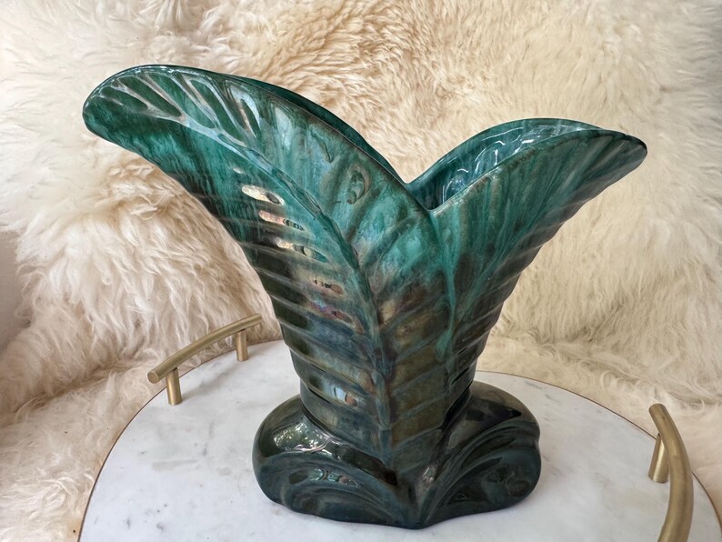 Blue Mountain Pottery Leaf Vase – 8.5” Tall – BMP Canada Green Drip Glaze bild 5