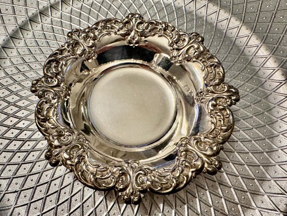 Vintage Viking Plate Silverplated Nut Dish – Made in Canada – EP Copper – Small Round Silver Tray