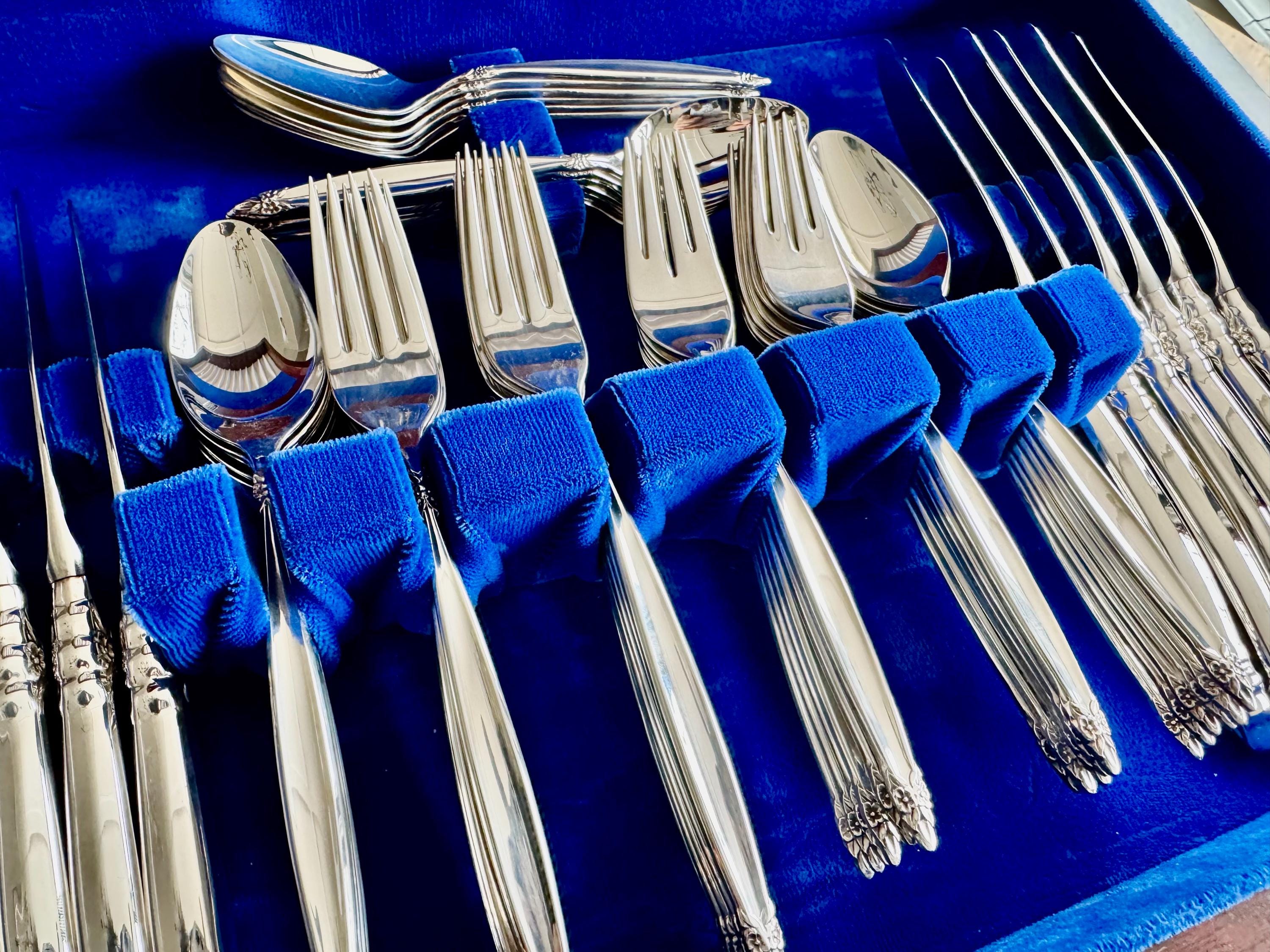 Complete Vintage 1847 Rogers Bros “garland” Silverware Set for 12