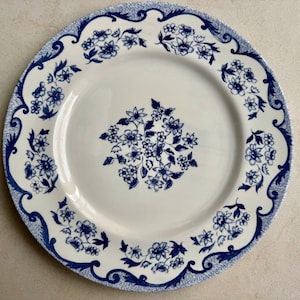 Plato llano azul y blanco / Loza inglesa de inspiración vintage / Hecho en Inglaterra 6. Spring Flowers