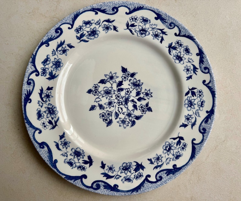 Plato llano azul y blanco / Loza inglesa de inspiración vintage / Hecho en Inglaterra 6. Spring Flowers