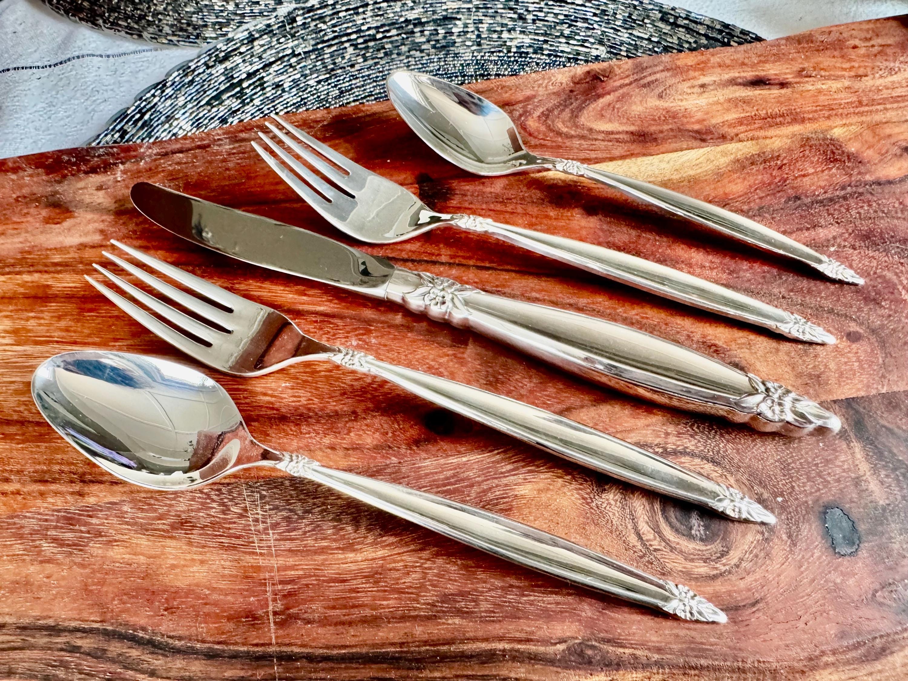 Complete Vintage 1847 Rogers Bros “Garland” Silverware Set for 12 – 60 Pieces