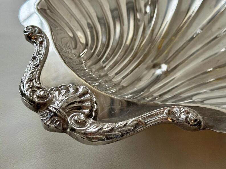 Vintage Grand 16″ Silverplate Shell Hostess Centerpiece Tray with Ornate Handle – Made in USA image 3