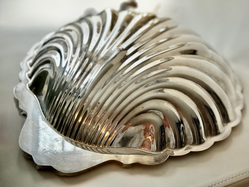 Vintage Grand 16″ Silverplate Shell Hostess Centerpiece Tray with Ornate Handle – Made in USA image 4