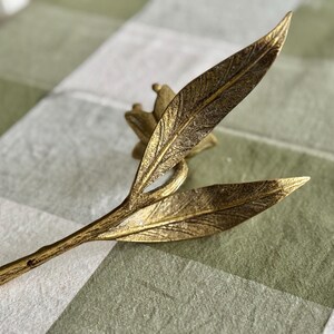 Vintage Brass Lotus Candle Holder – Sculptural Mid Century Brass Decor zdjęcie 11