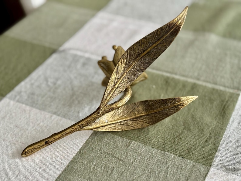 Vintage Brass Lotus Candle Holder – Sculptural Mid Century Brass Decor zdjęcie 11