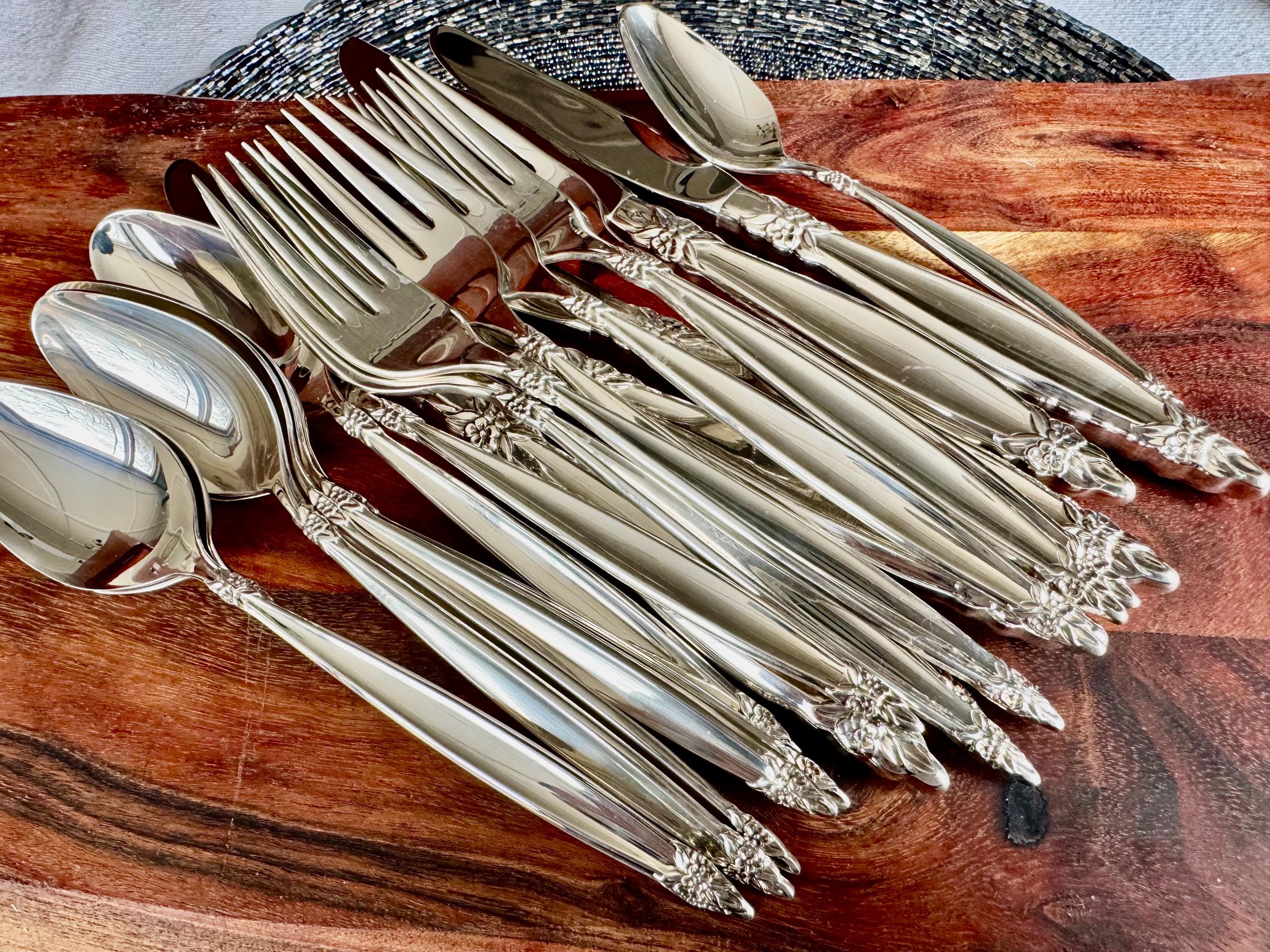 Complete Vintage 1847 Rogers Bros “garland” Silverware Set for 12