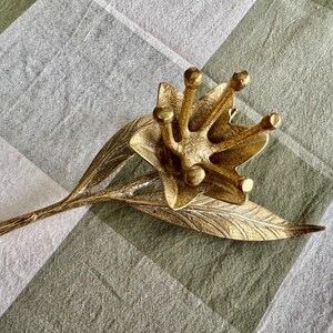 Vintage Brass Lotus Candle Holder – Sculptural Mid Century Brass Decor zdjęcie 7